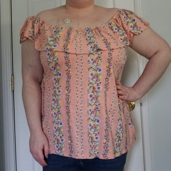 MAKE ME AN OFFER! Peach off the shoulder top - Picture 2 of 2